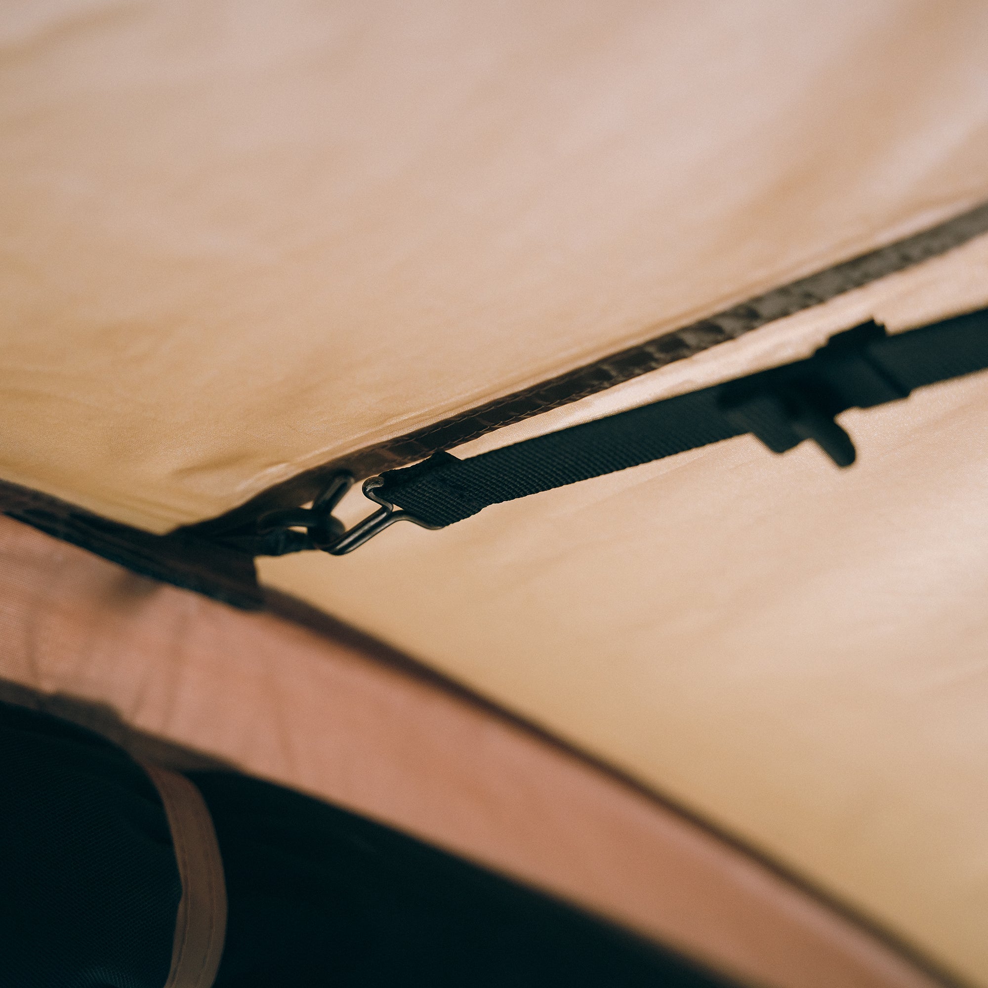 Land Nest Shelter Black Frame
